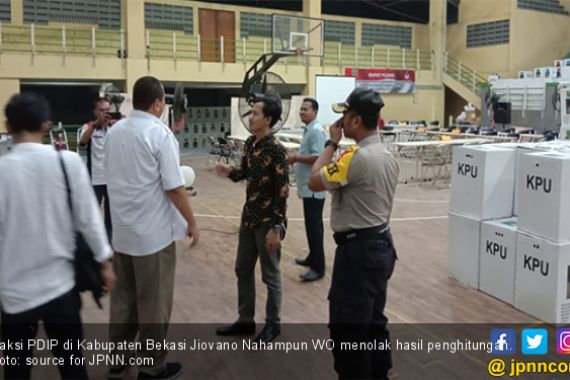 Saksi PDIP Sebut Rekapitulasi Suara di Kabupaten Bekasi Berat Sebelah - JPNN.COM