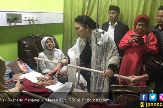 Titiek Soeharto Sebut Relawan 02 yang Aksi Damai di Bawaslu Keracunan Kue dari Koper Merah - JPNN.COM