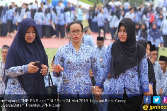 Pembayaran THR PNS dan TNI / Polri 24 Mei, Honorer Gigit Jari - JPNN.COM