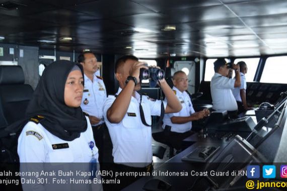 Delapan Srikandi Tangguh Mengawaki KN Tanjung Datu 301 Menuju India - JPNN.COM