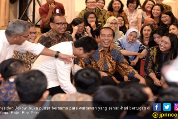 Jokowi Buka Puasa Bersama Wartawan: Penuh Canda sampai Bahas Lamaran - JPNN.COM