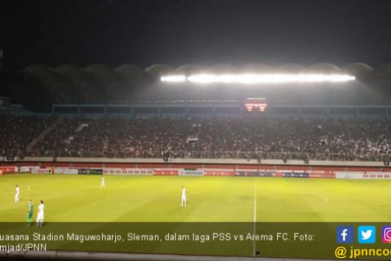 Duel PSS vs Arema FC Diwarnai Kericuhan Suporter - JPNN.COM