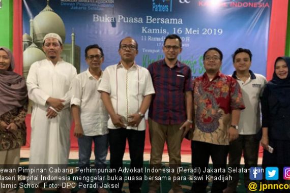 Buka Puasa Bersama Siswi Duafa, DPC Peradi Jaksel Tekankan Arti Penting Pendidikan - JPNN.COM
