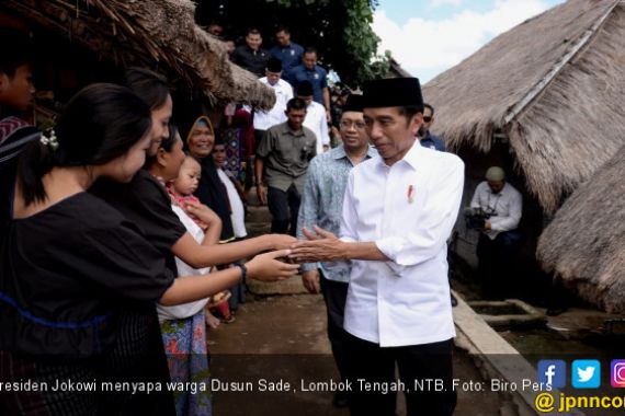 Wisata Mendadak, Jokowi Kagumi Keunikan Dusun Sade - JPNN.COM