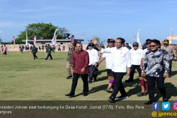 Jokowi Kunjungi Desa Kutuh yang Sukses Kelola Dana Desa - JPNN.COM