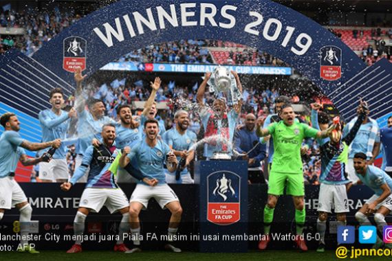 Angkat Trofi Piala FA, Manchester City Cetak Sejarah Paling Gila di Inggris - JPNN.COM