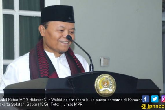 Munajat Ustaz HNW agar Ramadan Menyejukkan Indonesia setelah Pemilu - JPNN.COM