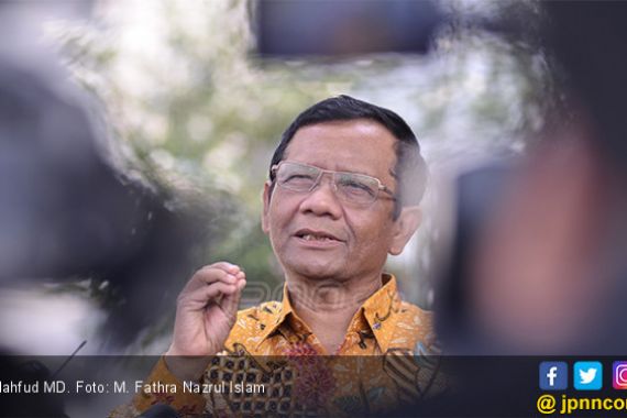 Twit Prof Mahfud Jelang MK Baca Putusan atas Gugatan Prabowo - Sandi - JPNN.COM