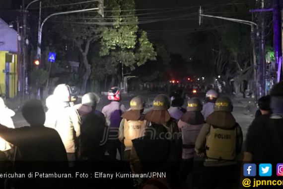 Aparat Ciduk 3 Perusuh di Petamburan, Ternyata... - JPNN.COM