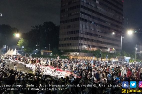 Titiek Soeharto Temani Prabowo Jenguk Korban Luka Kerusuhan Aksi 22 Mei - JPNN.COM