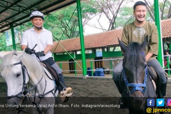 Arie Untung: Ajak Aku Berkuda Lagi Nanti di Janah ya Ustaz - JPNN.COM