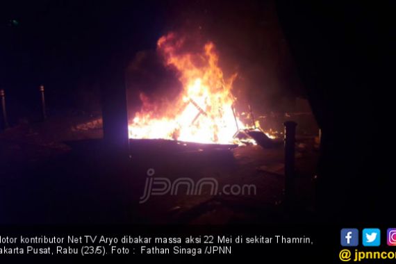 Pospol Thamrin dan Motor Wartawan Dibakar Massa Aksi 22 Mei - JPNN.COM