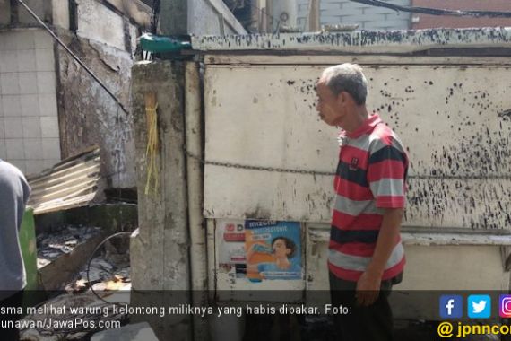 Warung Kelontong Usma Dibakar, Barang Dagangan Dijarah Perusuh - JPNN.COM