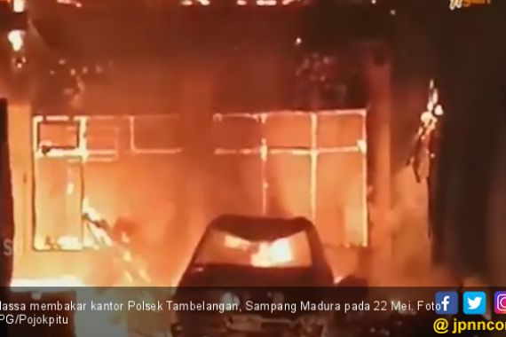 Video Warga Mengaku Terkepung di Depan Bawaslu Picu Kemarahan Massa - JPNN.COM