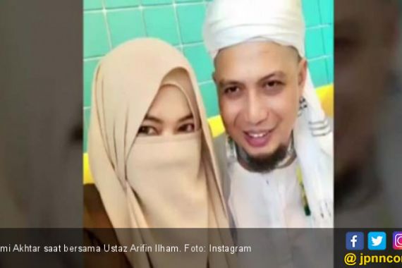 Ungkapan Menyentuh Istri Ketiga Almarhum Ustaz Arifin Ilham - JPNN.COM