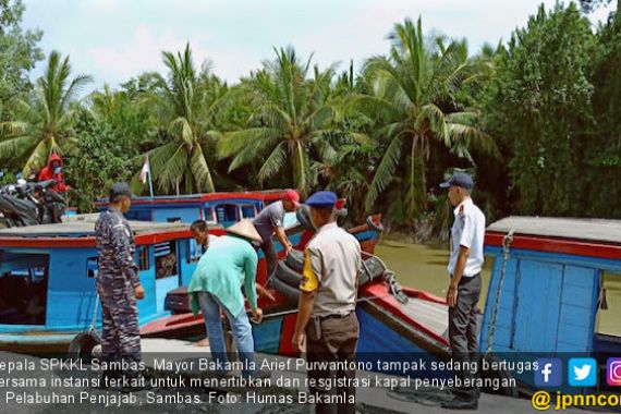 Jelang Arus Mudik Lebaran 2019, SPKKL Sambas Tertibkan Kapal Penyeberangan - JPNN.COM