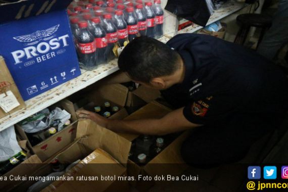 Bea Cukai Malang Amankan Ratusan Botol Miras Ilegal - JPNN.COM
