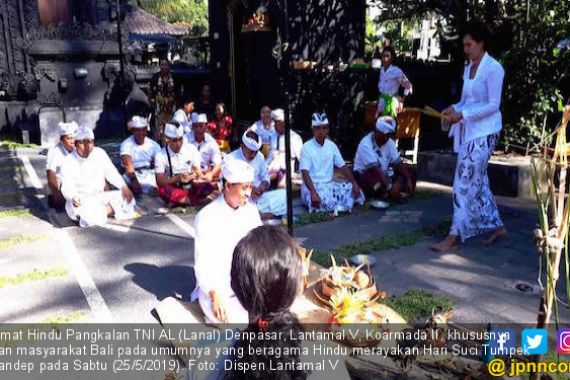 Umat Hindu Lanal Denpasar Merayakan Hari Suci Tumpek Landep - JPNN.COM