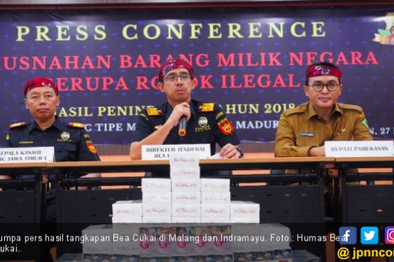 Bea Cukai Sikat Penyelundupan Rokok Ilegal di Malang dan Indramayu - JPNN.COM