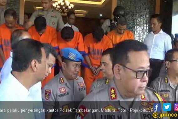  Lima Orang jadi Tersangka Penyerangan Polsek dengan Puluhan Bom Molotov - JPNN.COM