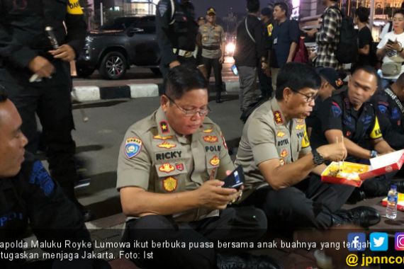 Pantau Kondisi Anak Buah, Kapolda Maluku Buka Puasa Bersama di Bundaran HI - JPNN.COM