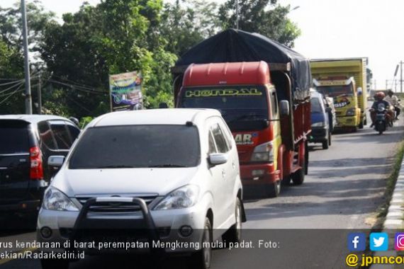 Jalur Surabaya - Solo Dipadati Pemudik - JPNN.COM