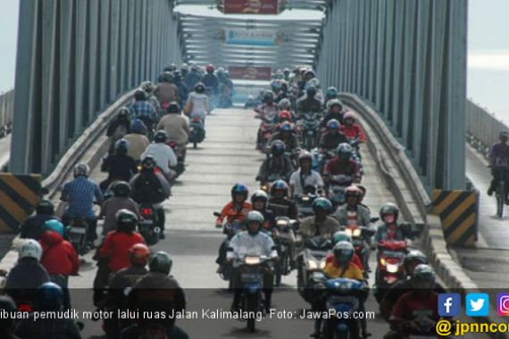 Ribuan Pemudik Motor Lalui Ruas Jalan Kalimalang - JPNN.COM