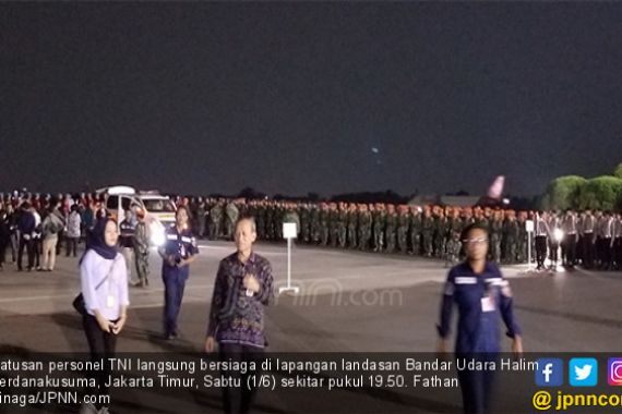 Ratusan Prajurit TNI Menanti Bu Ani di Bandara Halim Perdakusuma - JPNN.COM