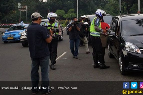 Pengemudi 'Mobil Dinas Kepolisian Ugal-ugalan' Seorang Pelajar - JPNN.COM