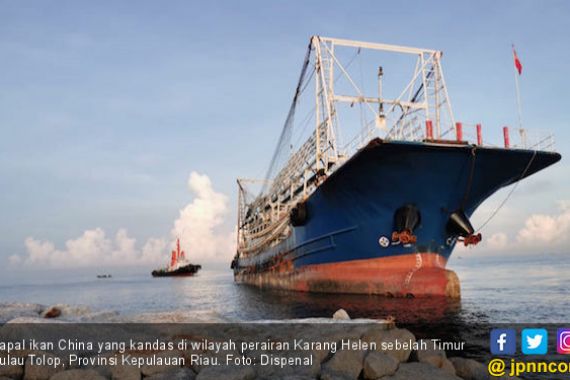 Kapal China Bermuatan 100 Ton Cumi-cumi Kandas, TNI AL Lakukan Penyelamatan - JPNN.COM