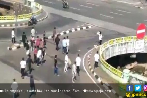 Lebaran, Dua Kelompok Warga Terlibat Tawuran di Jakarta Pusat - JPNN.COM