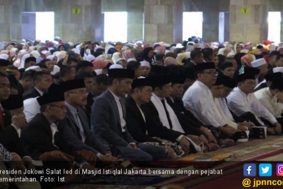 Presiden Jokowi Melaksanakan Salat Idulfitri di Masjid Istiqlal - JPNN.COM