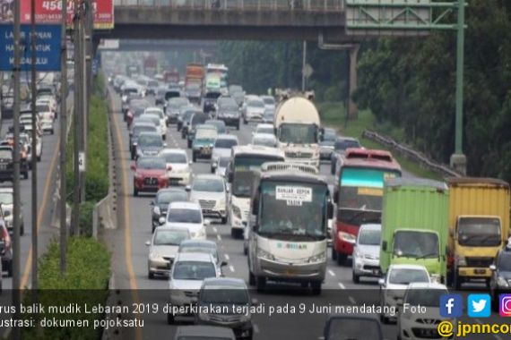 Hari ini Jasa Marga Berlakukan One Way Km 414 - Km 29 Tol Jakarta - Cikampek - JPNN.COM