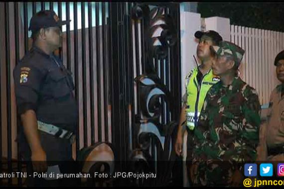 Jaga Keamanan Libur Lebaran, TNI - Polri Patroli di Kawasan Perumahan Mewah - JPNN.COM
