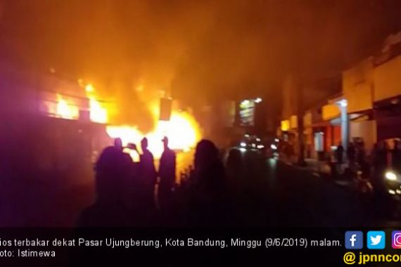 Kios di Pasar Ujungberung Kota Bandung Terbakar - JPNN.COM