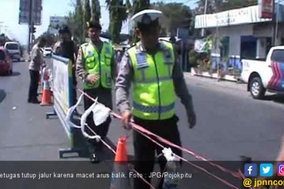 Macet, Jalur Arus Balik Lamongan - Tuban Dialihkan - JPNN.COM