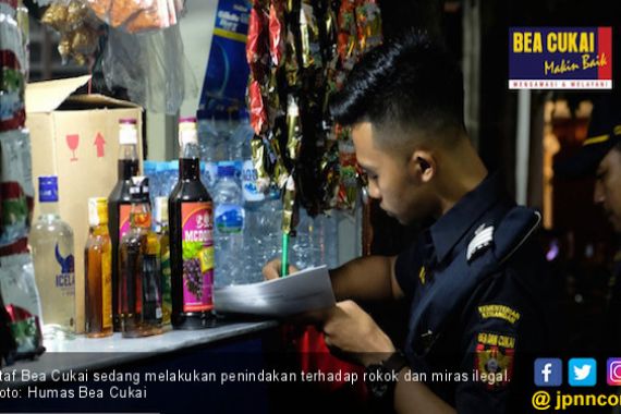 Bea Cukai Gencar Menggempur Peredaran Rokok dan Miras Ilegal, Nih Hasilnya - JPNN.COM