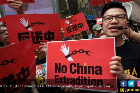 Demonstrasi Lumpuhkan Hong Kong - JPNN.COM