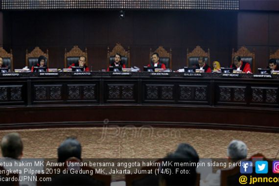 Tim Hukum KPU dan Paslon 01 Protes ke Hakim MK, Begini Alasannya - JPNN.COM