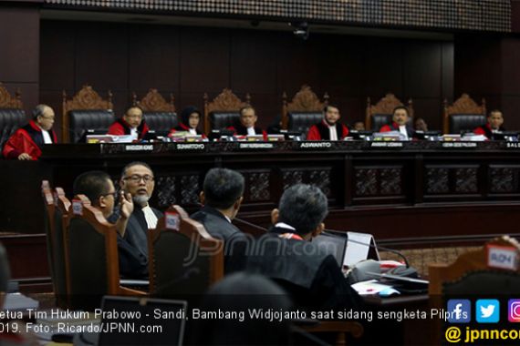Soal Insiden Tim Hukum KPU Foto Alat Bukti, BW: Itu Jelas Pelanggaran Etik - JPNN.COM
