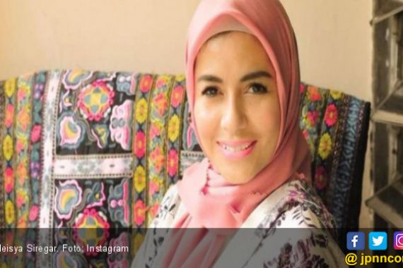 Meisya Siregar Resmi Berhijab Sejak 10 Hari Terakhir Ramadan - JPNN.COM