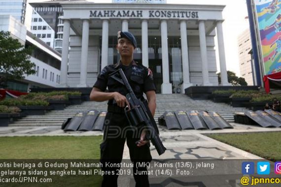 13.747 Aparat TNI-Polri Diterjunkan Kawal Sidang Putusan Sengketa Pilpres di MK - JPNN.COM