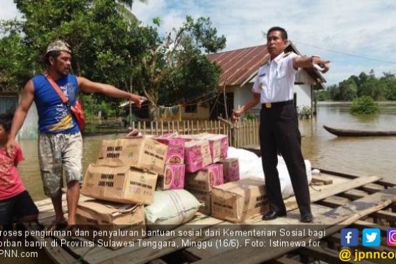 Kemensos Kirim Bantuan untuk Warga Korban Banjir di Sultra - JPNN.COM