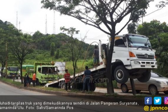 Detik - detik Muhadi Tewas Tergilas Truk yang Dikemudikannya Sendiri - JPNN.COM