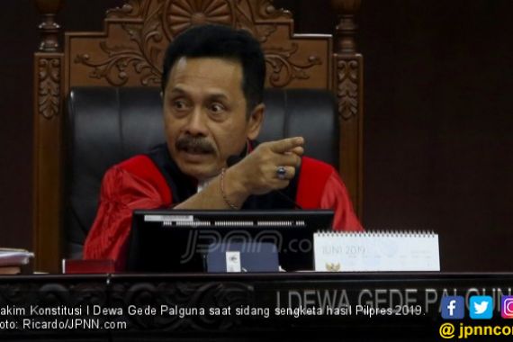 Jokowi Bentuk Tim Cari Pengganti Hakim MK Gede Palguna - JPNN.COM