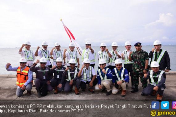 Dewan Komisaris PT PP Kunjungi Proyek Tangki Timbun Pulau Nipa - JPNN.COM