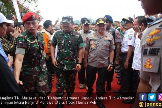 Kapolri dan Panglima TNI Pantau Kondisi Konawe Utara Pascabanjir - JPNN.COM