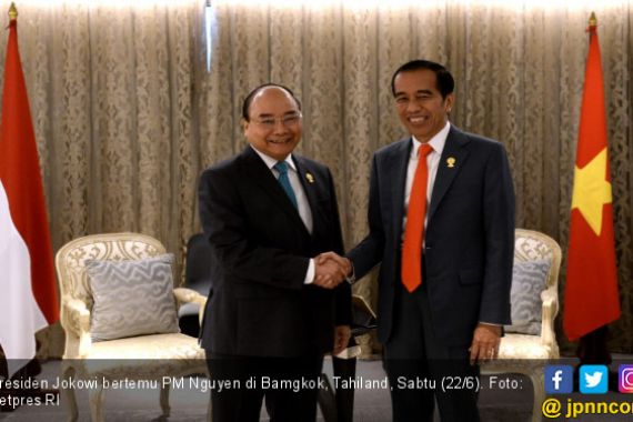 Bertemu PM Nguyen, Jokowi Dorong Penyelesaian Batas ZEE RI - Vietnam - JPNN.COM