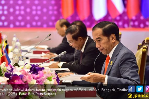 KTT ASEAN: Jokowi Minta Generasi Muda di Asia Tenggara Berpikir Out The Box - JPNN.COM