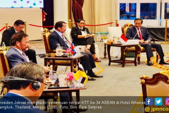 Jokowi Bicara Isu Rakhine State di Retreat KTT ASEAN - JPNN.COM